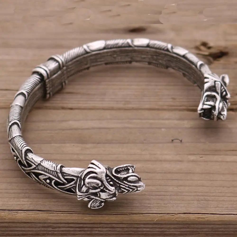 Tvívarg — Bracelet du Double-Loup