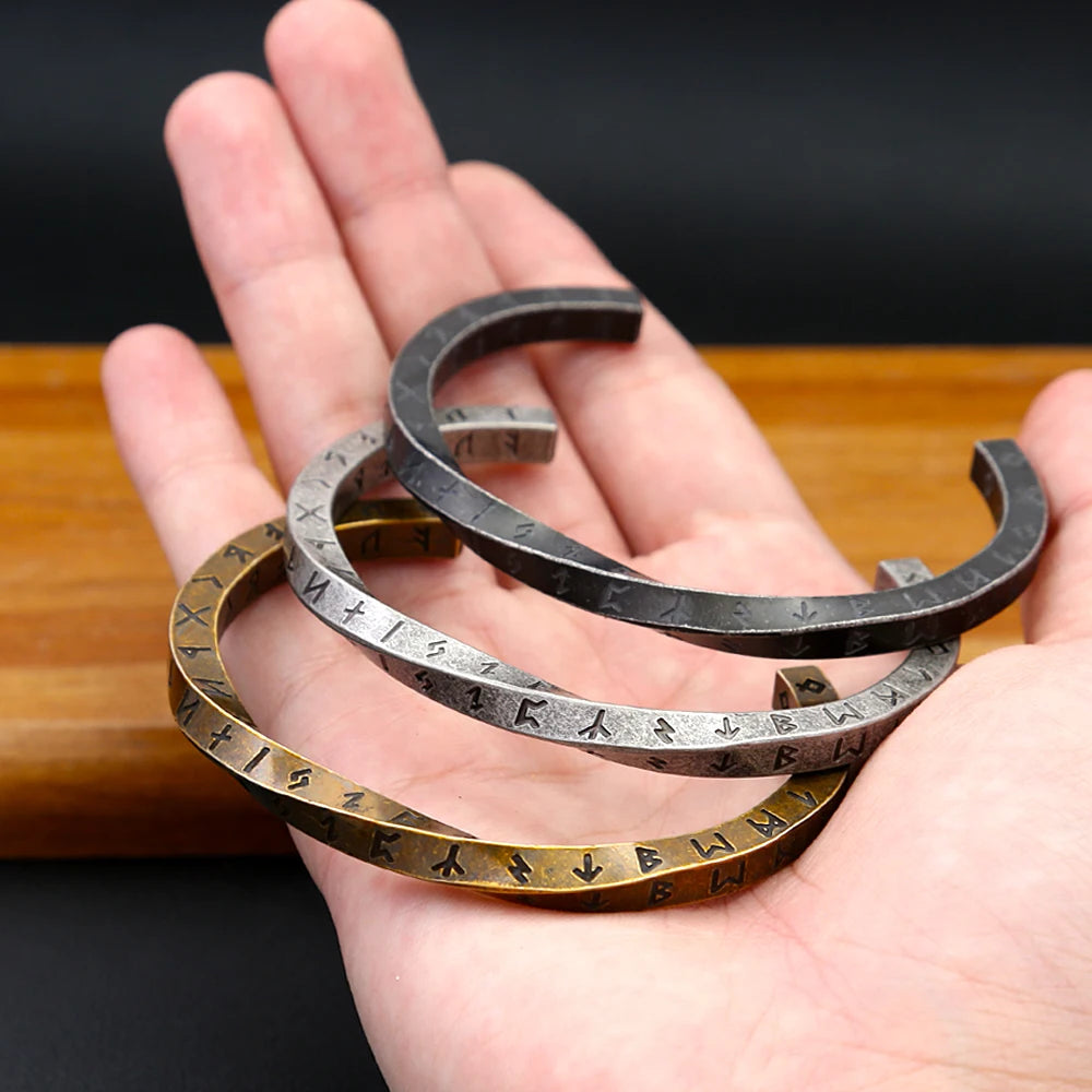 TryggðarbaugR — Bracelet de Loyauté Torsadée