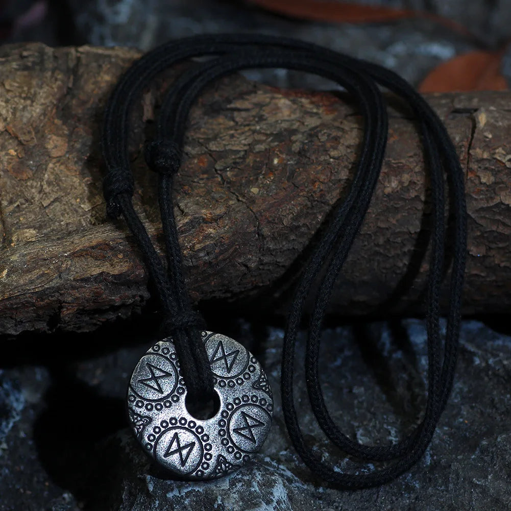 Skjöldrminni — Collier du Bouclier Protecteur