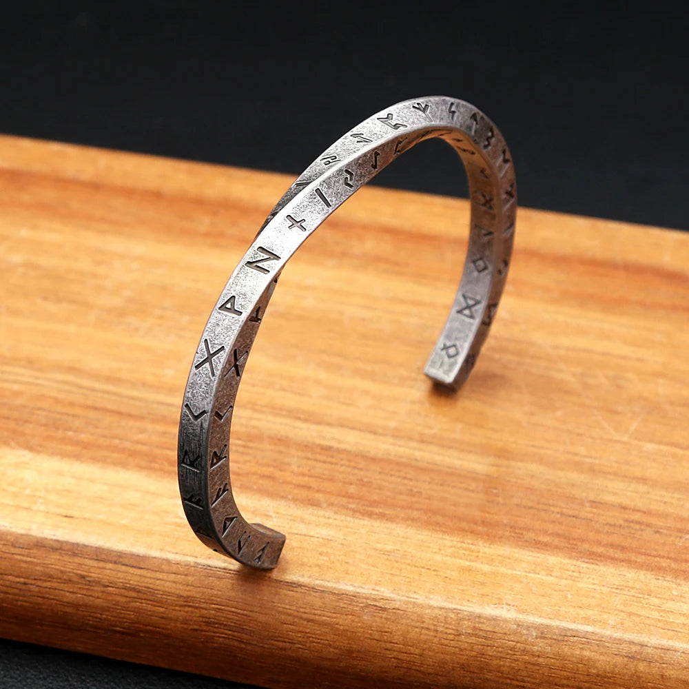 TryggðarbaugR — Bracelet de Loyauté Torsadée