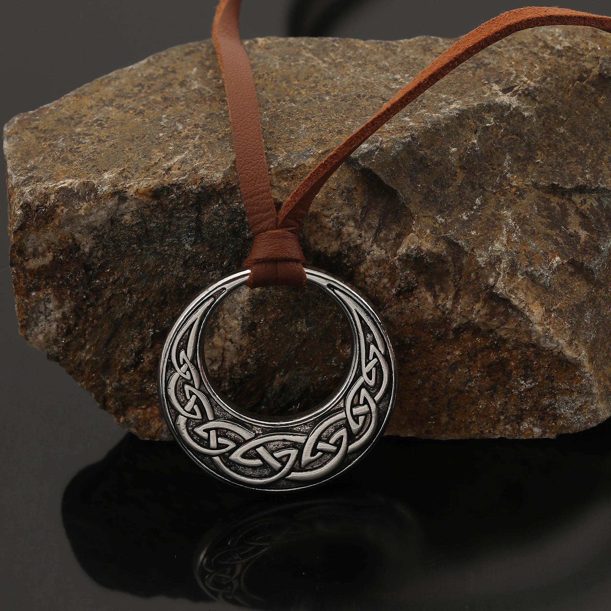 Hamingjakeðja — Collier de la Protection sacrée