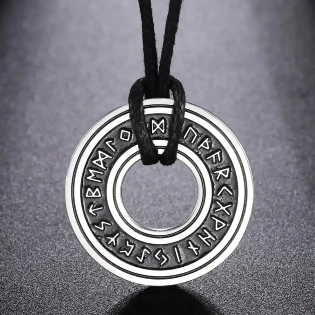 Málljóð — Collier de la Parole Gravée