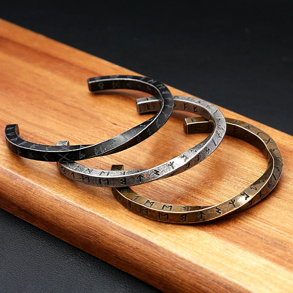 TryggðarbaugR — Bracelet de Loyauté Torsadée